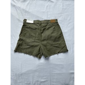 Women's American Eagle Ripped, Frayed Olive Highest Rise Mom Short Size 8/29 NWT